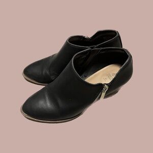 CALL IT SPRING HEELED MULES WITH ZIPPERS SIZE 8 BLACK